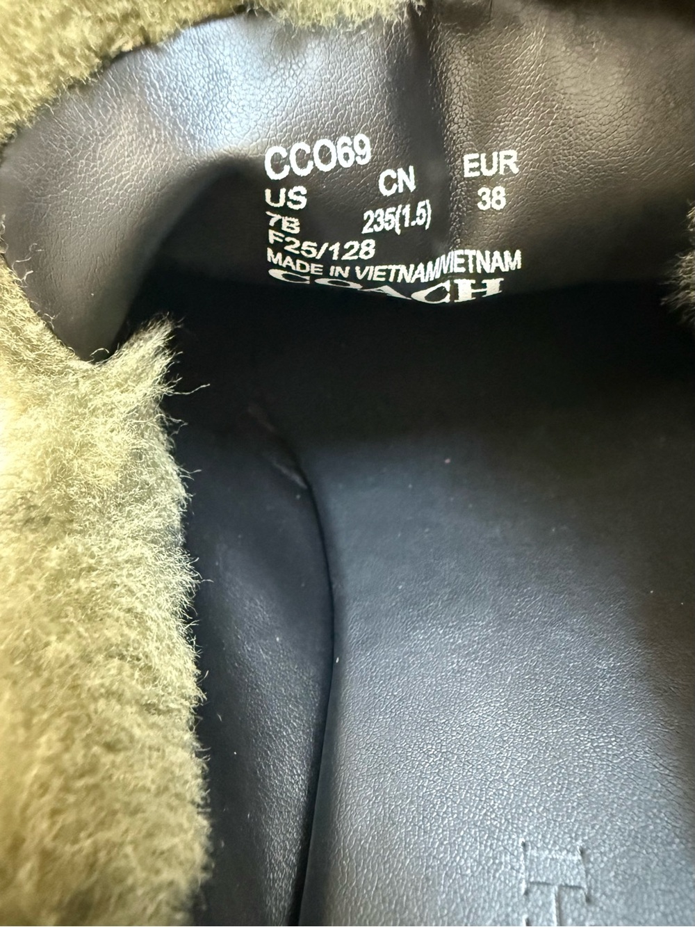 Coach Slipper In Signature Shearling - Picture 4 of 4